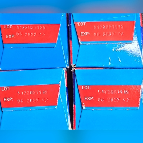 Colgate MaxFresh Toothpaste - Cool Mint (Blue & Red) - Picture 6 of 6